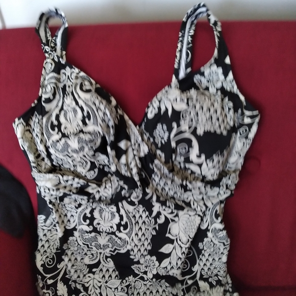 Womens One Piece Swim Suit Size 20 - Picture 4 of 6